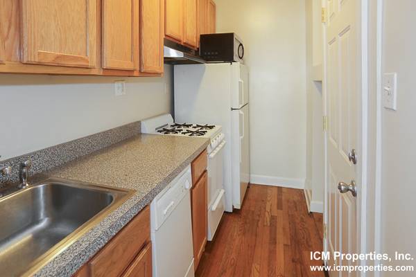 $1,795 / 1br - Acogedor de 1 dormitorio en Lakeview East con lavavajillas + CALEFACCIÓN Y GAS GRATUITOS (Lakeview)63918414332418121