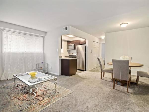 $1,379 / 2br - Reciclaje, Electrodomésticos de Acero Inoxidable, 2/BD (109 G North Rock Glen Road, Baltimore, MD)63694482842497121