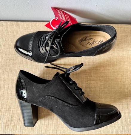Dexflex Comfort Lace-up Heels 1