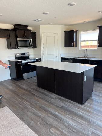 $2500.00 / 4br - 1609ft2 - Brand new house with solar63809865220993124