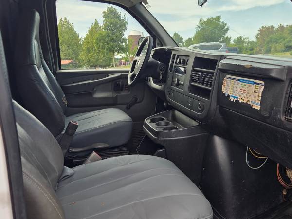 2008 Chevrolet Express - Photo 9