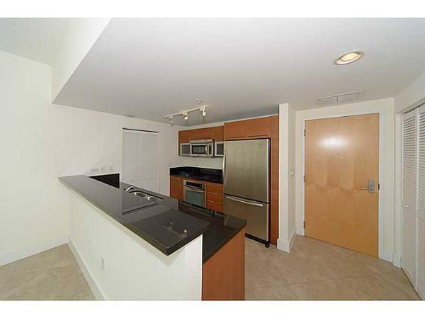 $3,299 / 2br - 1000ft2 - Split Plan With Great Views! (Vizcayne - Downtown)64001848417153122