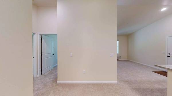 $1,970 / 2br - 933ft2 - B335vaulted ceilings, carport and new carpet! & FREE rent to Nov 1st (Leavenworth)63845968623489124
