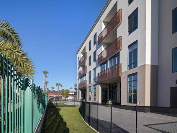 $2,799 / 575ft2 - Resident Clubhouse with TVs and Pool Table, Surfboard Storage (Downtown Oceanside)63663888864771124