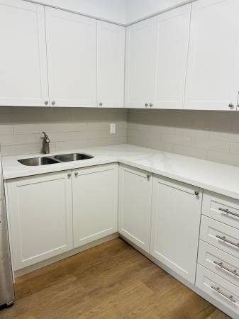 73 RONCESVALLES AVE., APT 1B - 1BED/1BATH, PARKING, PRIME LOCATION! 3