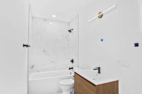 $3,600 / 2br - Dorchester 2 Bed/2 Bath Apartment | Near Uphams Corner (Dorchester)63699373751681123