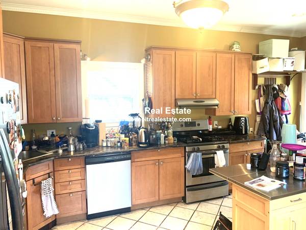ROOMMATE SITUATION - 1 BR Avail in a 3 BR, W-D, Hardwd Flrs 1