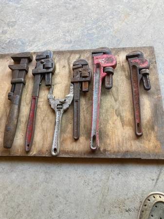 Pipe wrenches 1