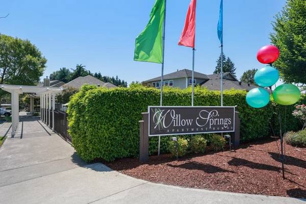 $2,030 / 2br - 1098ft2 - Heated Pool, Smoke Free, Fitness Center, Gated Community63995109516546124