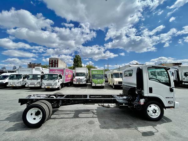 2025 Isuzu NRR - CAB - Photo 12