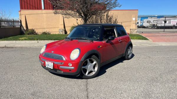 2004 MINI Cooper  Hatchback 2D Hatchback - $2,800 (Real Deal Auto)63619149845889121