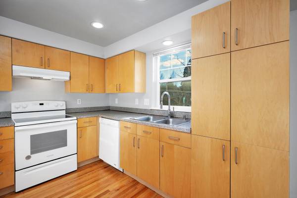 $2,395 / 3br - 2160ft2 - The Willows 3 bedroom 2.5 bath Townhome! (13515 SE Holgate Blvd Portland)63831327614339121