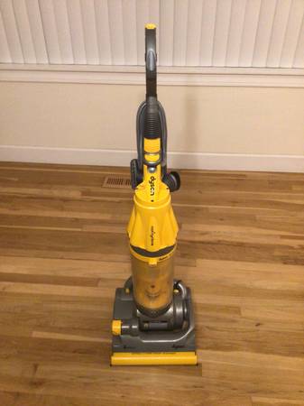 Dyson DCO7 Vacuum Cleaner 1