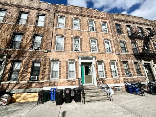 $1,749,000 / 8br - 4992ft2 - Six Family Building For Sale In Long Island City (Long Island City)63827341290113121