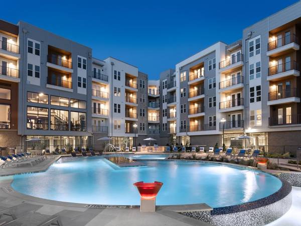 $1,605 / 1br - 812ft2 - Reinventing Elevated Living ~ 6 WEEKS FREE (CENTRAL FORT WORTH)63796350754817121