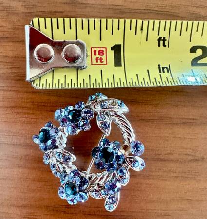 Beautiful Pin, Blue and Silver Flower Wreath 1