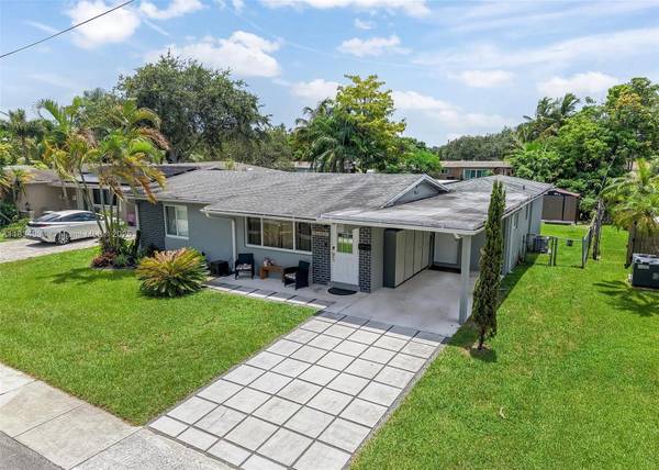 $635,000 / 3br - 1169ft2 - 🌹🏠Amazing Opportunity! 3/2 Waterfront Home with Carport for Sale!64002013791875120