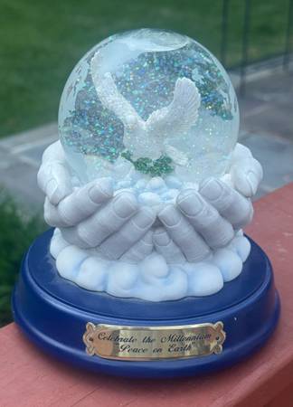 Vintage San Francisco Music Box Co. "Peace on Earth" Millennium Snow Globe Micha 1