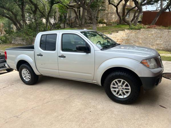 2015 Nissan Frontier SV 4WD - $9,999 (Austin)63439319459459124