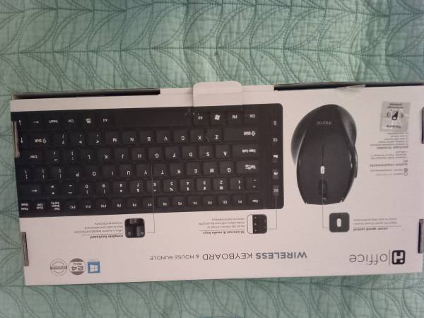 Computer keyboard withcordless mouse 1