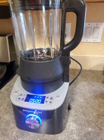 Like new Pampered chef blender 1