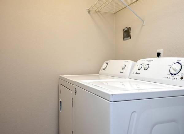 $1,450 / 1br - Practical One Bed - Efficient Stainless Appliances | Suburban Area (Vancouver)64039222017026122