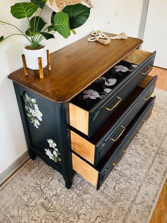 🪴 Gorgeous Vintage Solid Wood Deep Green Dresser! Delivery Available! 1