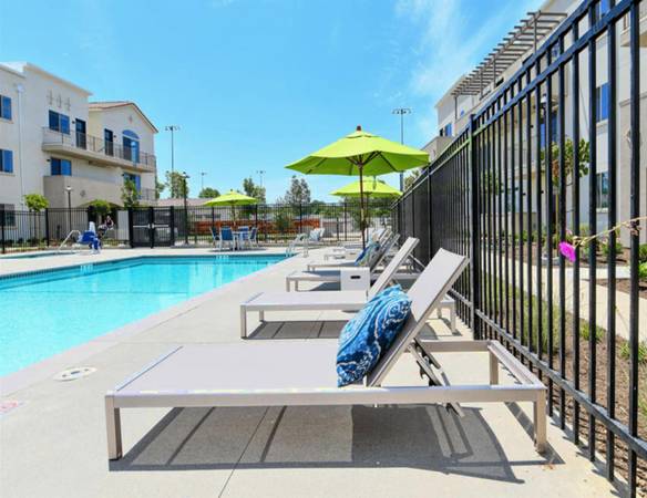 $2,595 / 1br - Spacious 1B Apartment + Clubhouse with Wi-Fi + Secure Package Locker (Vista)64037217927682122