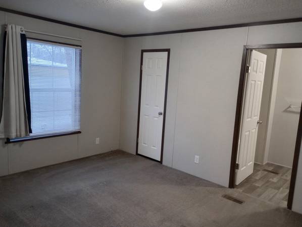 $71,900 / 3br - 3 Bedroom 2 Full Bath!!  Hurry and Apply TODAY!! (#80 2701 Huizenga St Norton Shores, MI)63882239793539123