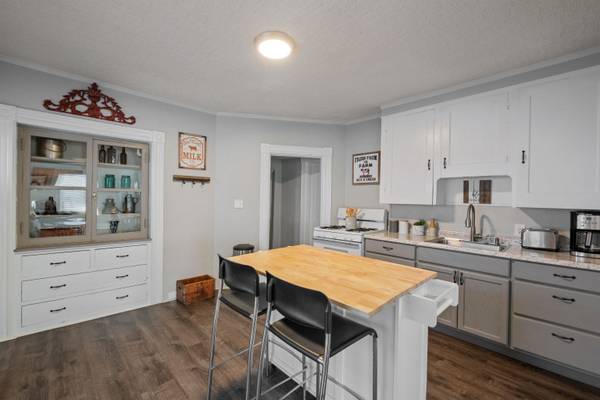$1,500 / 1br - 600ft2 - 2nd Flr One Bed-Large Open Concept Living.63931658046082122