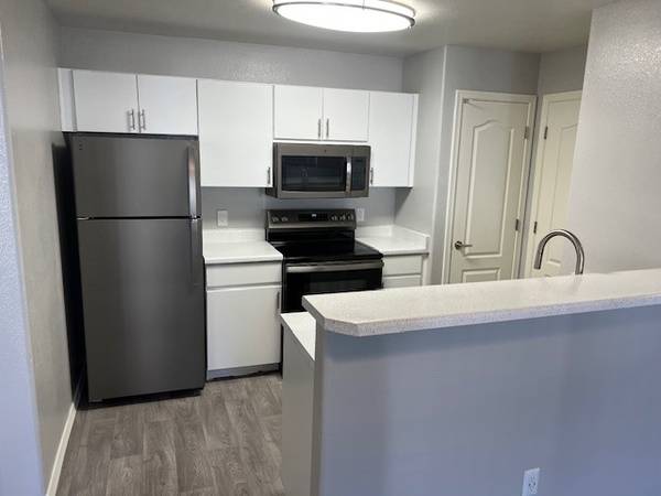 $1,275 / 1br - 650ft2 - Upgraded 1 bedroom coming open in NOV! (Sierra Vista)64051350239618123