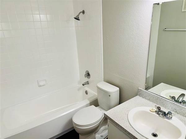$849 / 1br - 630ft2 - Find the Perfect Fit – 1 & 2 Bedrooms Available! (1400 Shady Ln, Bedford, TX)63867603085571121