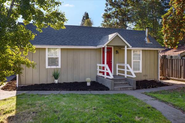 $305,000 / 2br - 1076ft2 - Turn-key, 2/1 home in Grants Pass (Grants Pass)64192592020994120