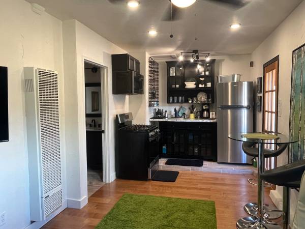 $2,000 / 1br - 550ft2 - Newly remodeled, fully furnished 1 bedroom with month to month lease. (Midtown)63806171215873123