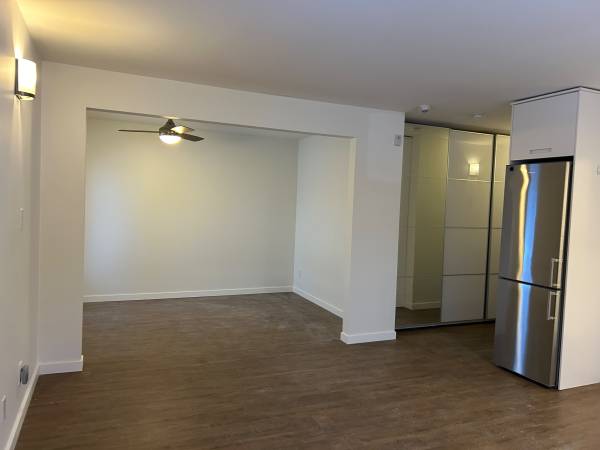 Bright, Modern One-Bedroom in Lower Gibsons 3