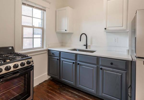 $1,299 / 1br - On-Site Laundry in a One Bedroom + Secure Access + Heart of Slabtown (Slabtown)63956352806915123