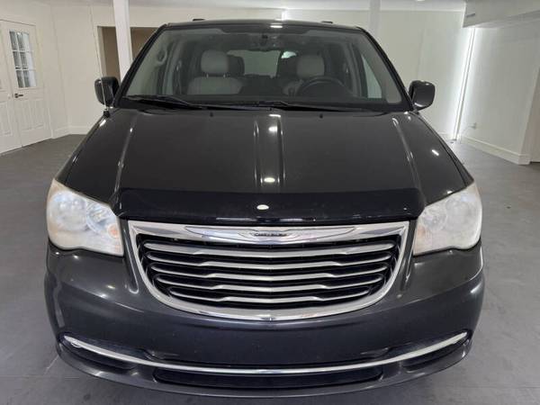 2013 Chrysler Town and Country Touring L - 3.6 V6 - Equipado - Fila trasera - $4,995 (Akron)63436134763523124