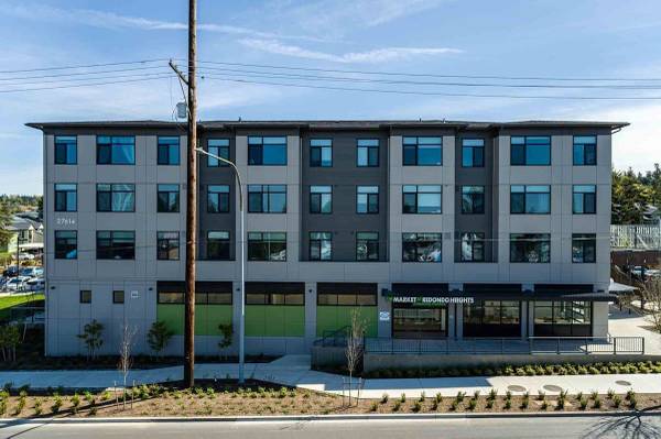 $1,685 / 2br - 752ft2 - Transit-Oriented Living at Its Best - Discover Your New Home! (27606 Pacific Hwy S, Federal Way, WA)63929429959938120