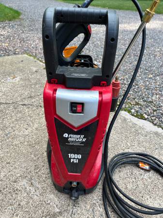 1900 PSI Electric Pressure Washer 1