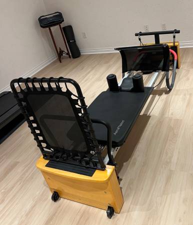 AeroPilates Board Reformer with Oak Wood Base 1