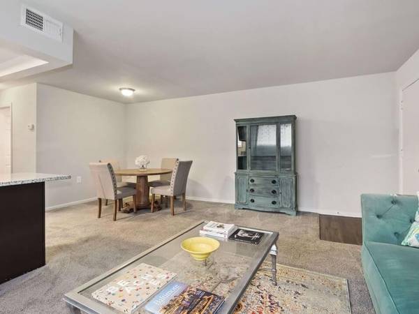 $1,304 / 2br - On-Site Maintenance, Recycling, Window Coverings (109 G North Rock Glen Road, Baltimore, MD)63694464827521121
