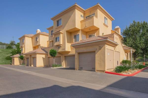 $3,229 / 3br - 1344ft2 - 💀 Oferta escalofriante 3H/2.5B – ¡Contáctate con Jessica Thornton! (17621 W. Pauline Ct., Canyon Country, CA)63812198937219122