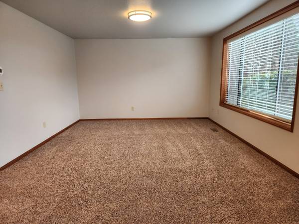 $1,450 / 2br - 219 Judson St #101 (Lynden)63935321656834124
