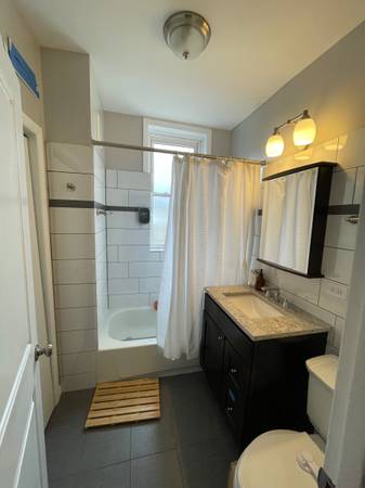$2,400 / 3br - 3 BD large top floor (Logans Sq)63898858409218124