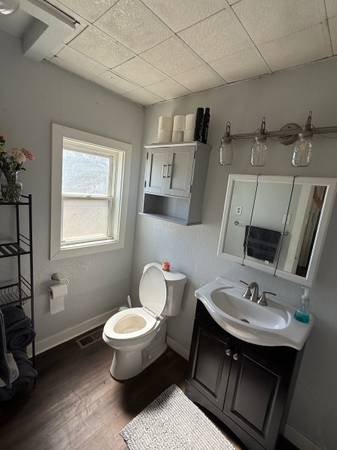 $2,300 / 2br - 921ft2 - Charming Farmhouse for Rent on 5-Acre Working Ranch!63920602151298124