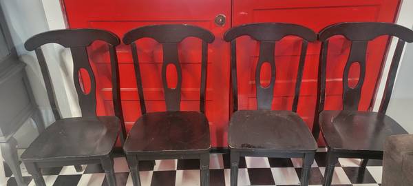 Black chairs 1
