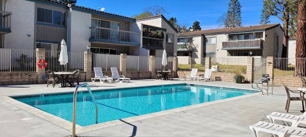 $2,440 / 1br - 865ft2 - Patio or balcony in every unit, Vaulted ceilings in upstairs units (Ventura, CA)63668253426819120