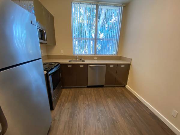 $2,195 / 2br - 750ft2 - Spacious and Remodeled 2 bedroom / 2 bath. Huge bedrooms! (hayward / castro valley)64030486192002122