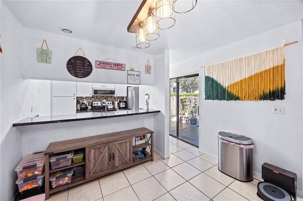 $320,000 / 2br - ██ 	Spacious & inviting 2-bedroom, 2.5-bath townhouse in the Township (Coconut Creek)63379589959811124