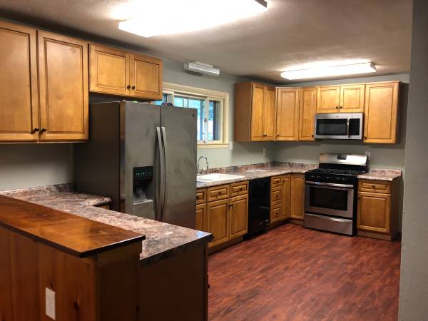 $1,650 / 3br - BEAUTIFUL HOME WITH LARGE BEDROOMS NEAR LAKE MARGRETHE (Grayling)64037723650562120